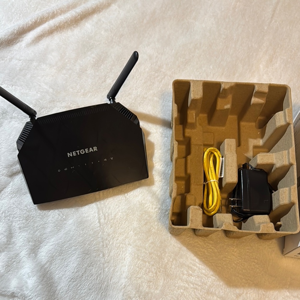 NETGEAR AC1200 WiFi Router - Black - Picture 2 of 11